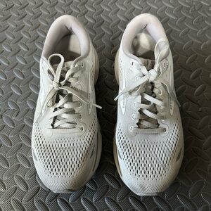 Brooks Light Gray Running Shoes